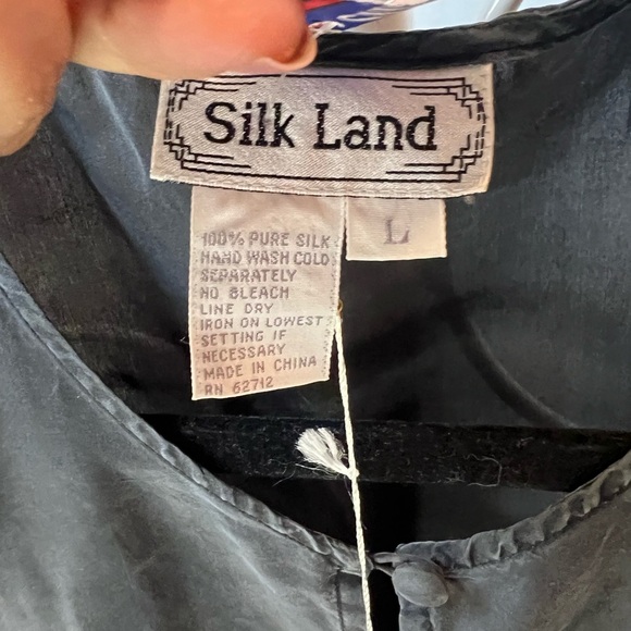 Black Silkland sleeveless top New with tags - Picture 2 of 4